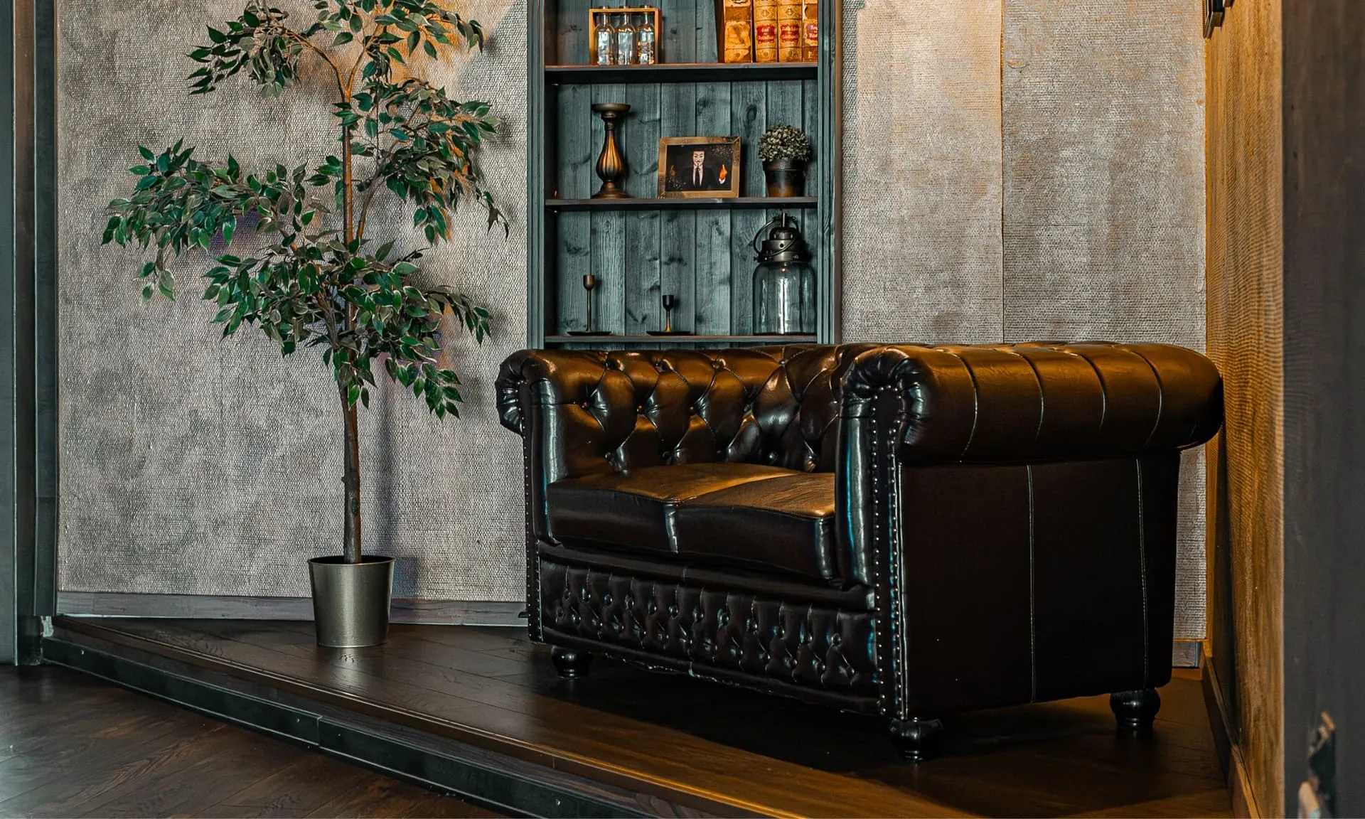 Sitzecke mit Chesterfield-Sofa